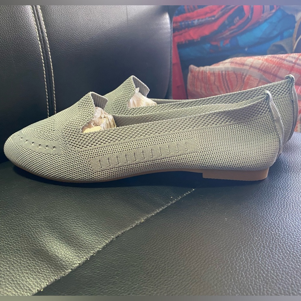 Women’s Gray Knit Slip-On Flats Size 10.5 - Picture 5 of 10